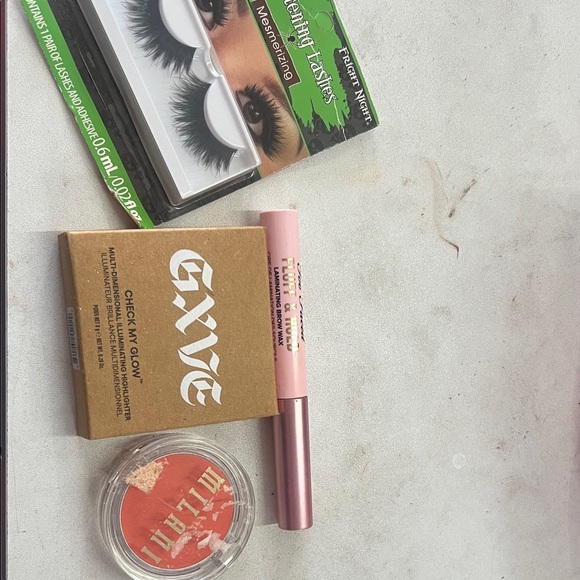 Makeup bundle - Picture 1 of 8